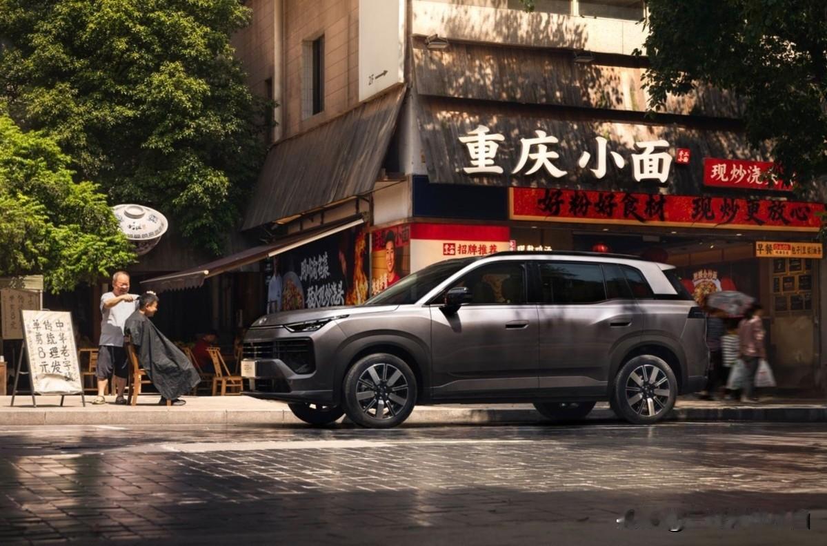 GS4是8万级舒享宽敞的高性价比之选，就去经销店看了看。到店后，实车比图