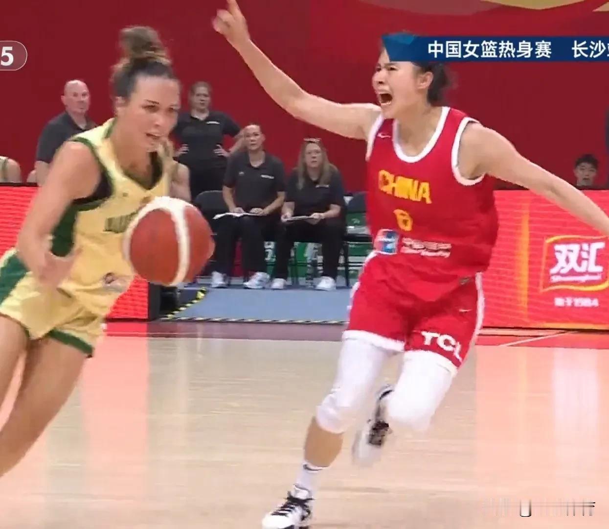 【中国女篮三后卫基本确定】经过六场热身赛，宫鲁鸣指导应该确定了三后卫配置，小将