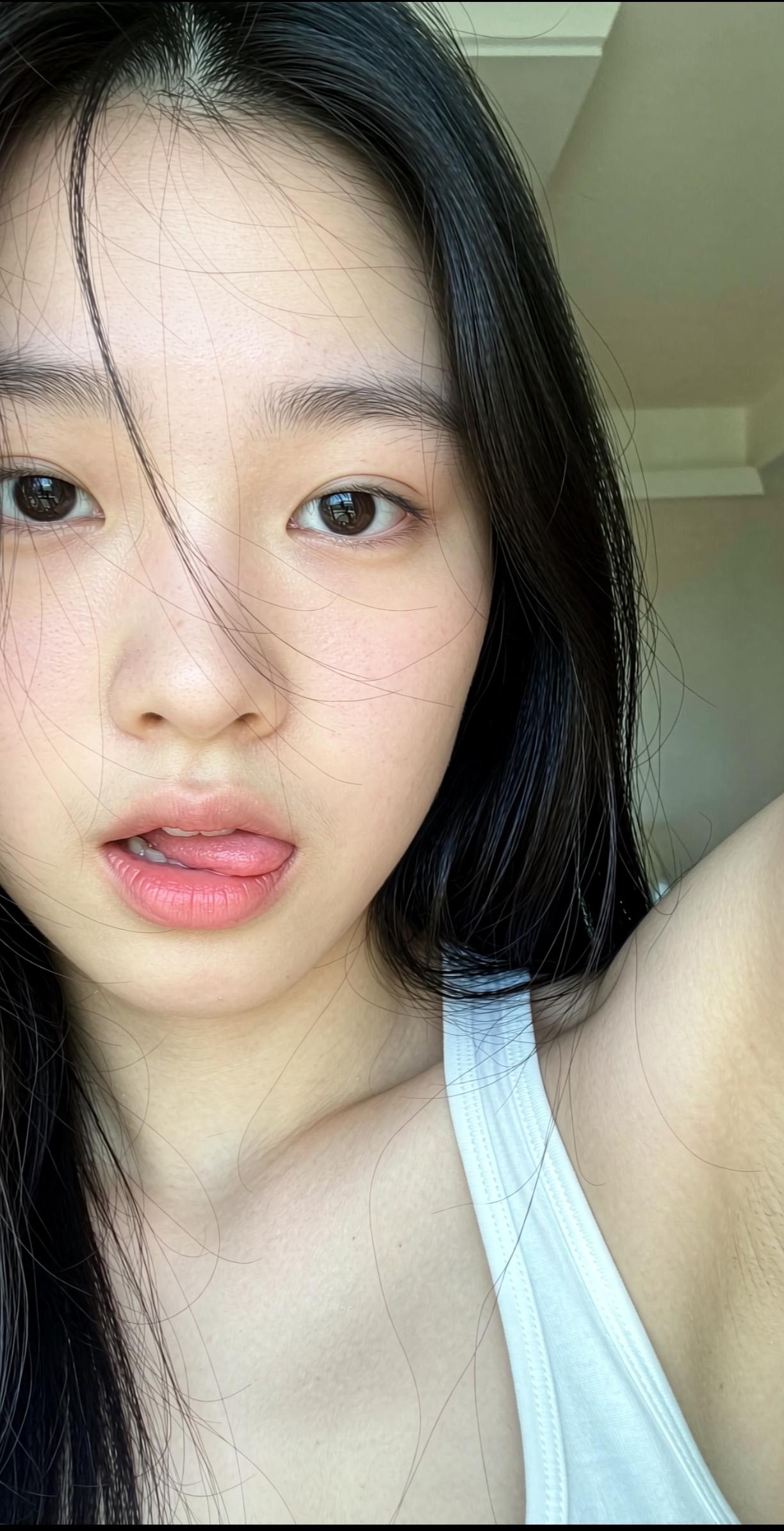 小女生的皮肤太嫩了，青春真令人羡慕。
