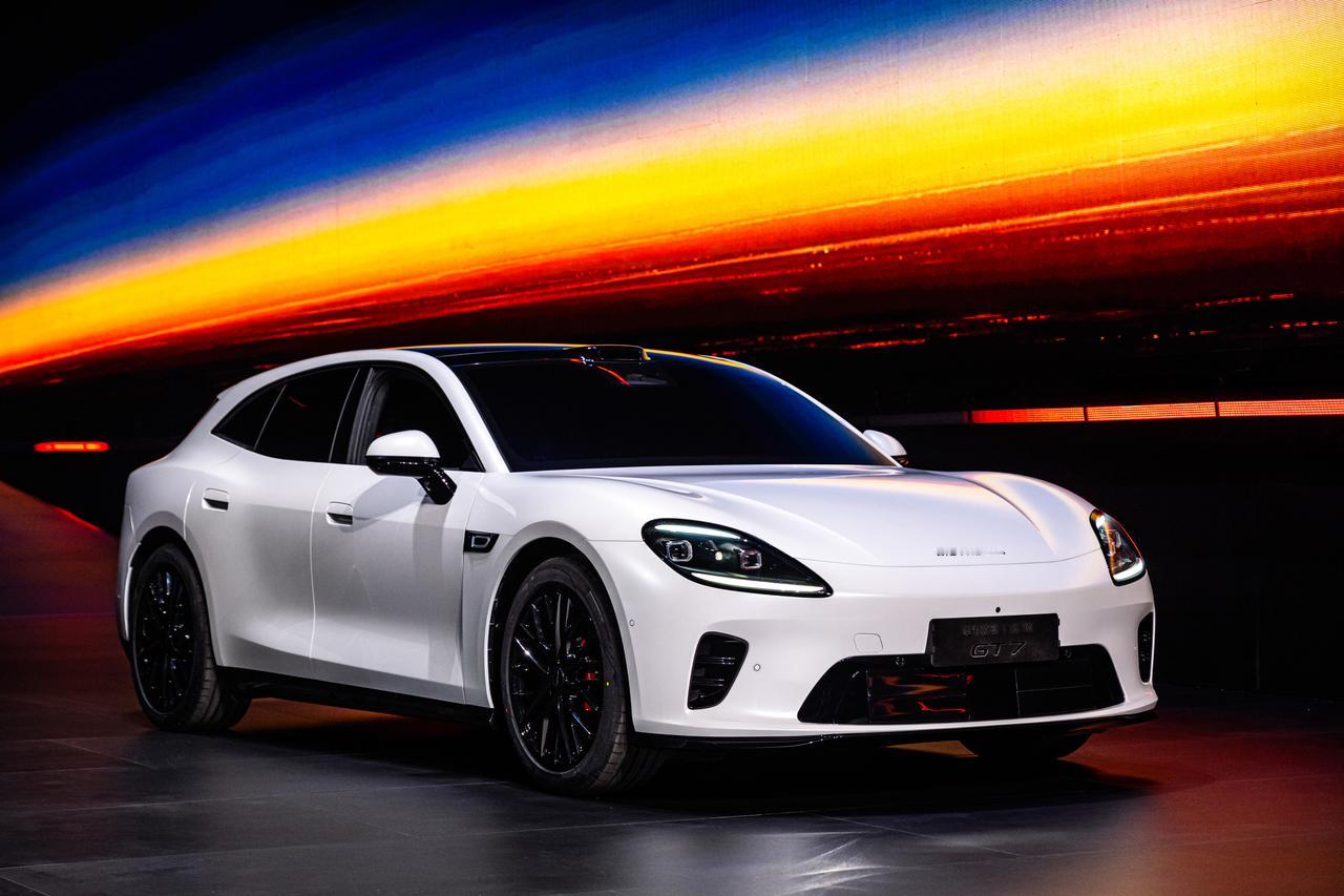 “大湾区法拉境”名不虚传！启境GT7静态颜值直接封神启境GT7实车亮相+静态评