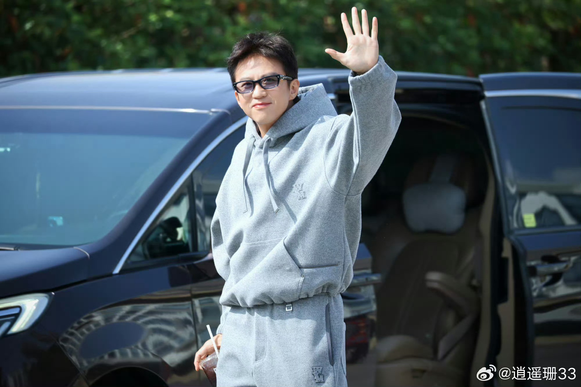 邓超与陈赫同为《奋斗吧人生》导师，title差别大。邓超是“不明生物”，工作室说