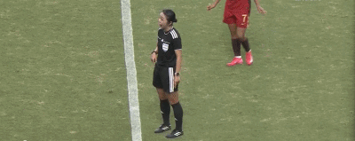 北京时间9月25日，中国女足1-0加时战胜越南女足，比赛第110分钟，女足队员孙方欣吃到一张黄牌。主