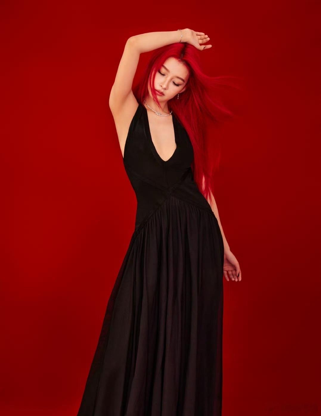 孙怡人鱼公主发色孙怡每次都能给我们带来不同的惊喜，太美了！​​​