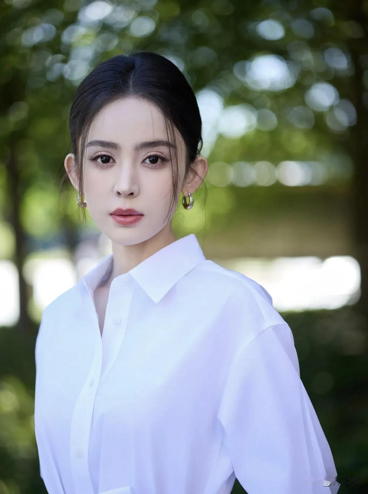 古力娜扎就是美女中的美女，女明星中的女明星，您看看她的综艺其他男嘉宾女嘉宾的态度