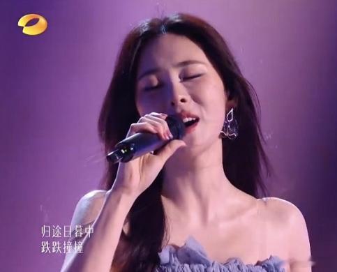 谁有《歌手》导演的电话，麻烦告诉我一声，不为别的，我就想问问他到底是怎么想的