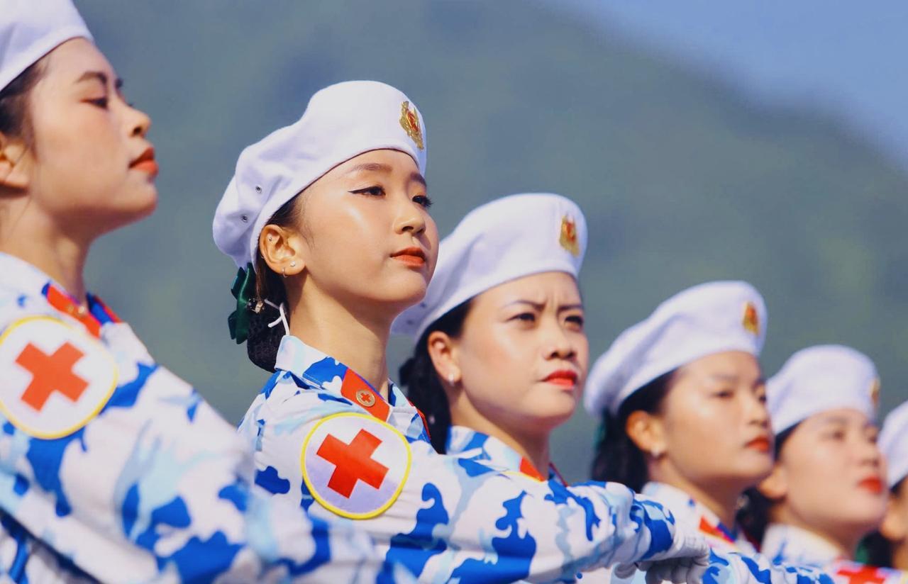 近日越南阅兵彩排出现的新式迷彩服和无人机准备庆祝8月革命80周年和9月2日的国