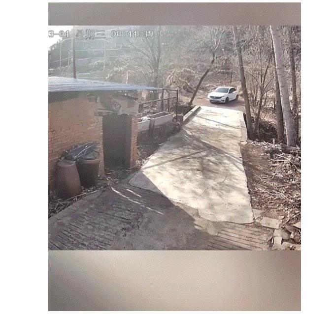 最近，一段辽宁男子离家返程的视频，在网上火了。视频只有几十秒，没有煽情的话，也没