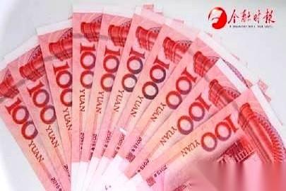 2026年8月6号，央行的人民币中间价，出来了。迪拜，写字楼三十层，窗外的帆船