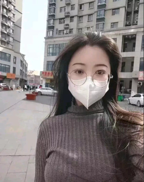 我是一名中学教师，但我坚决同意女儿不选择教师这个职业。时代在变，二十年后，这个职
