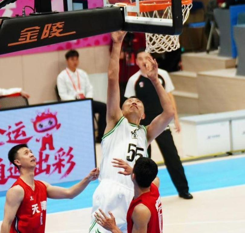 11分钟砍21分！球迷：这就是退役之人的水平，太不可思议了。全运会男篮小组赛，