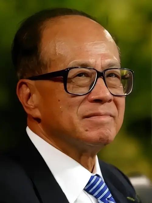 李嘉诚到底是一个什么样的人？李嘉诚颠覆了我对商人的认知我从小听到的是：想