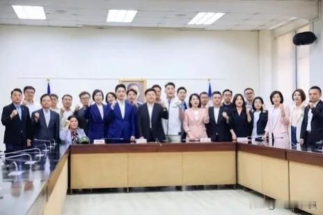 中联毒油案再升温，民进党发言人吴峥昨天（16日）在节目上竟然说：“又不是我逼你们