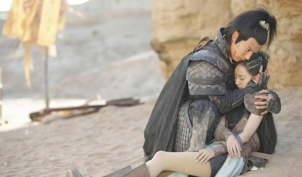 这就是为什么短剧比不上长剧的原因。。。。拍戏穿光丝袜别太离谱了