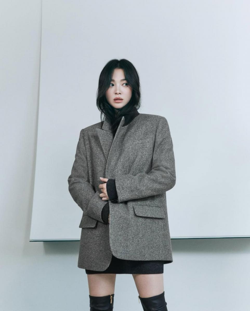 44岁的宋慧乔，凭借精湛的演技，在韩国演艺圈拥有不可撼动的地位！而她的西装造型