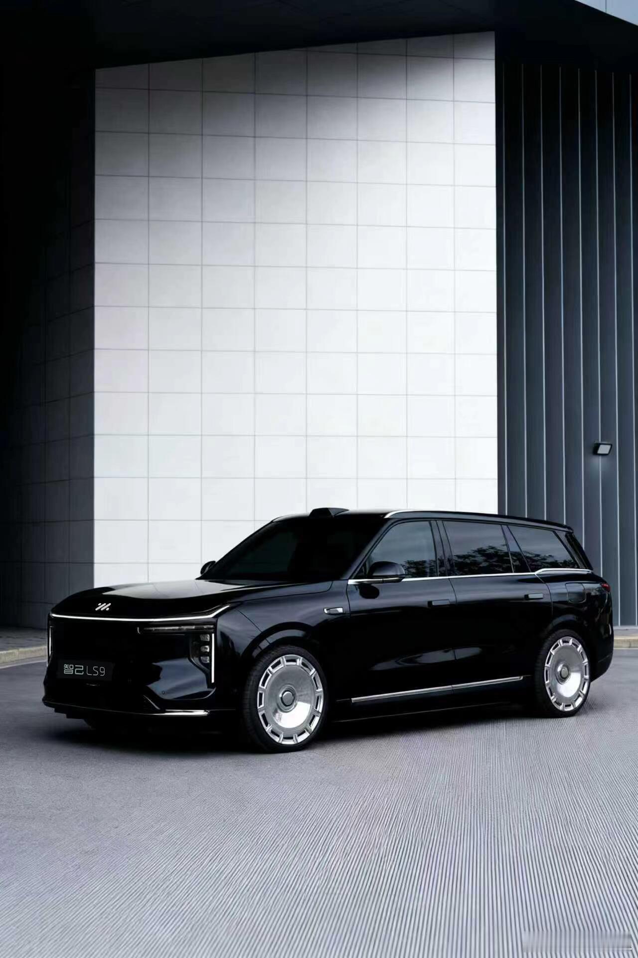 上汽旗舰智己LS9陆家嘴大揽胜~这银饼有点帅啊[爱心]听说还能洗澡？霸总也开始整