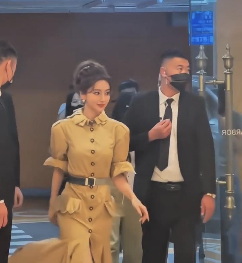 杨颖这次上海线下活动，真的美出了新高度！8月27日，她作为品牌代言人出席活动，