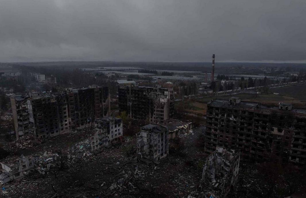 这是要战争全剧终了？乌军剩下的守军，都已经进入下水道隐藏了！俄军完全包围红军城战