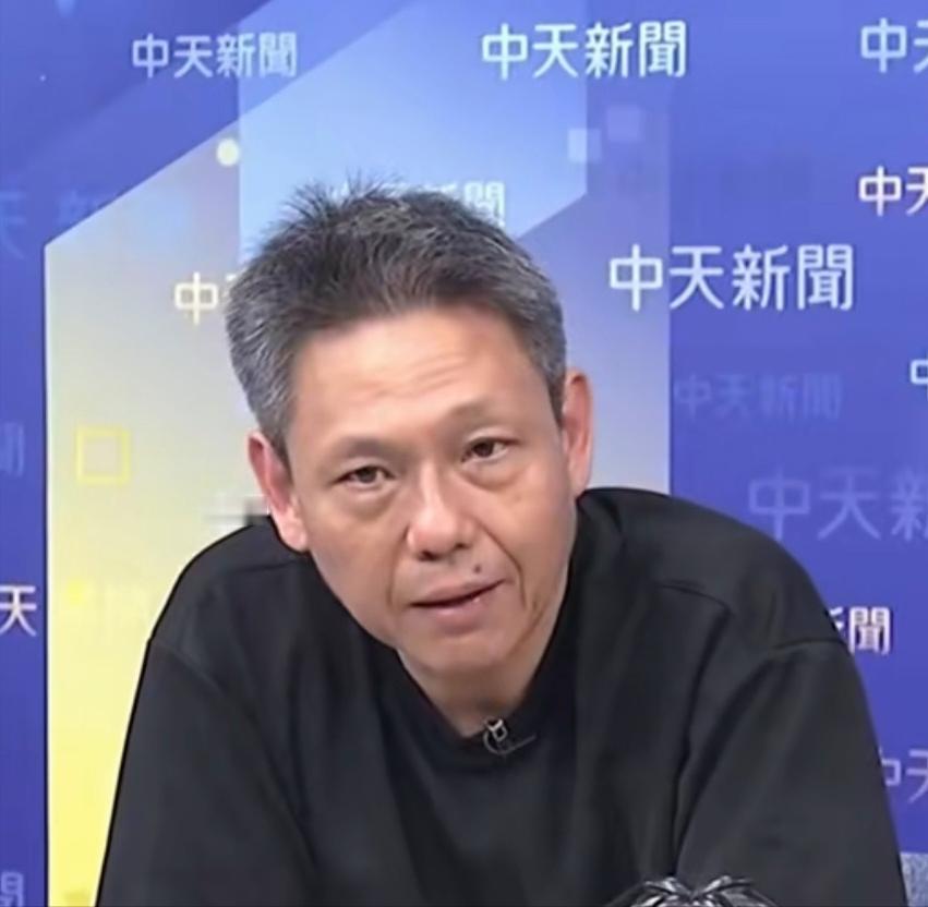 台湾时事评论员谢寒冰称：我1990年第一次回中国大陆，去的是湖南老家。那个时候他
