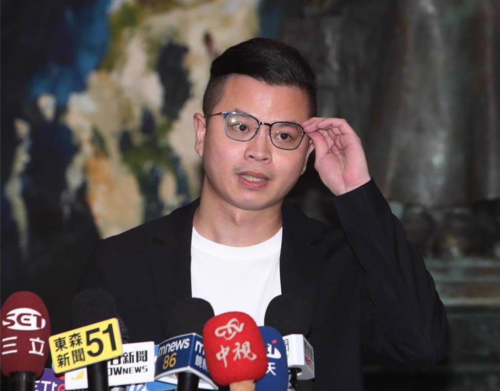 日前，国民党立委王鸿薇曝光了一则惊人消息：“RDX海扫更”炸==药标案的中标企业