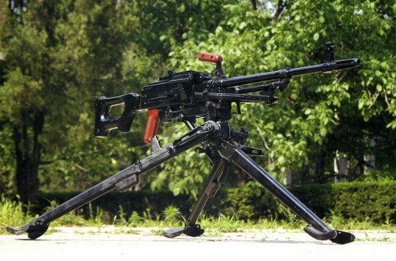 80式通用机枪是中国北方工业公司在苏联PKM的基础上制造的通用机枪。该机枪于1