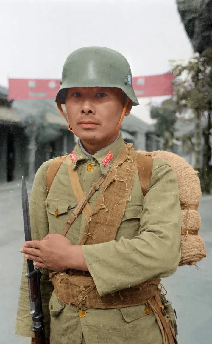 1944年初，军统局警卫连一个卫兵因母亲生病请假，被连长连续驳回，当晚在军统局大