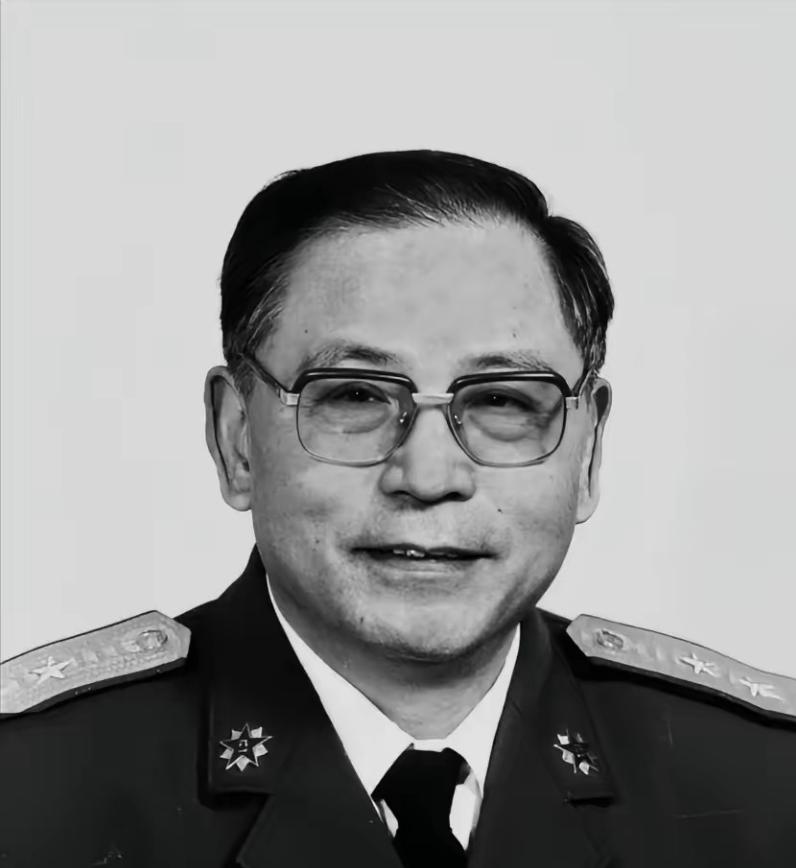 1950年，粟裕正在汇报工作，门突然被撞开。李克农冲进来，声音发颤：“粟裕同志，