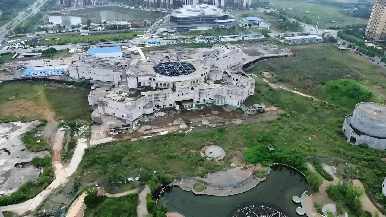 长沙恒大童世界3宗‌地块法拍成交，湖南湘江新区悦景投资有限公司以底价2.83亿元