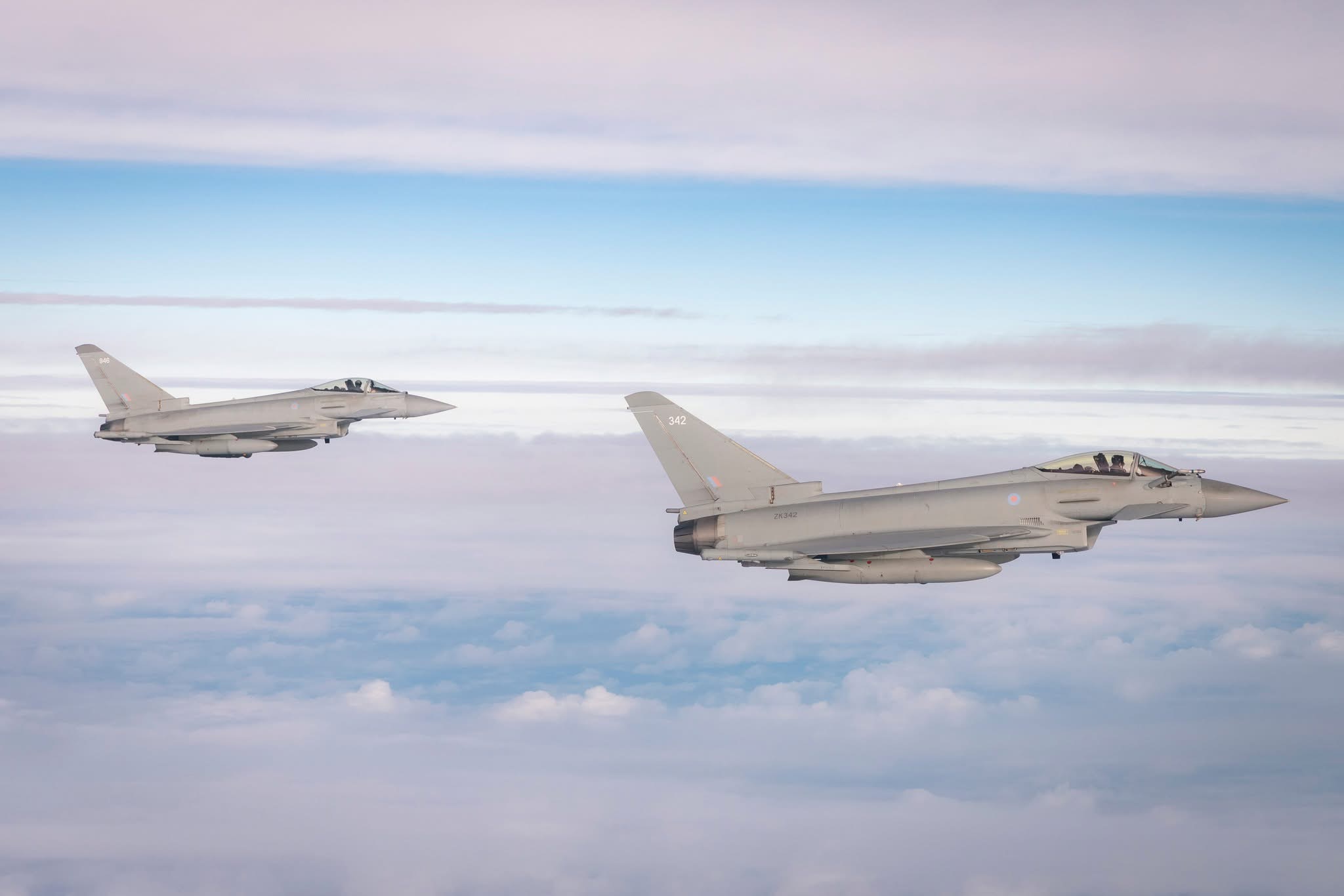 早安，英国皇家空军（RAF）台风和远航者（RAF称A330MRTT为“Voyag