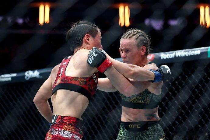 这声掌声，必须给张伟丽！不是因为她拿下了冠军腰带，恰恰相反她无缘夺UF