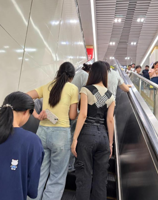 原来驼背和不驼的区别这么大