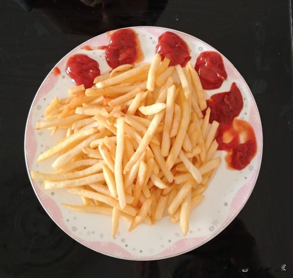 想起来做月子还不到5天，我家那口子的妈，对我妈说，不知道他儿子看上我啥了，当年追