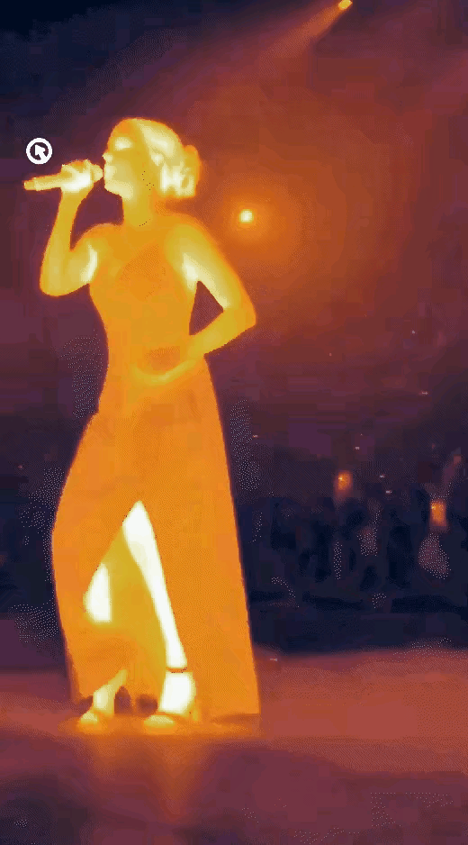 演唱会再让你们坐前排，哈哈，一股子味，全吸收了。