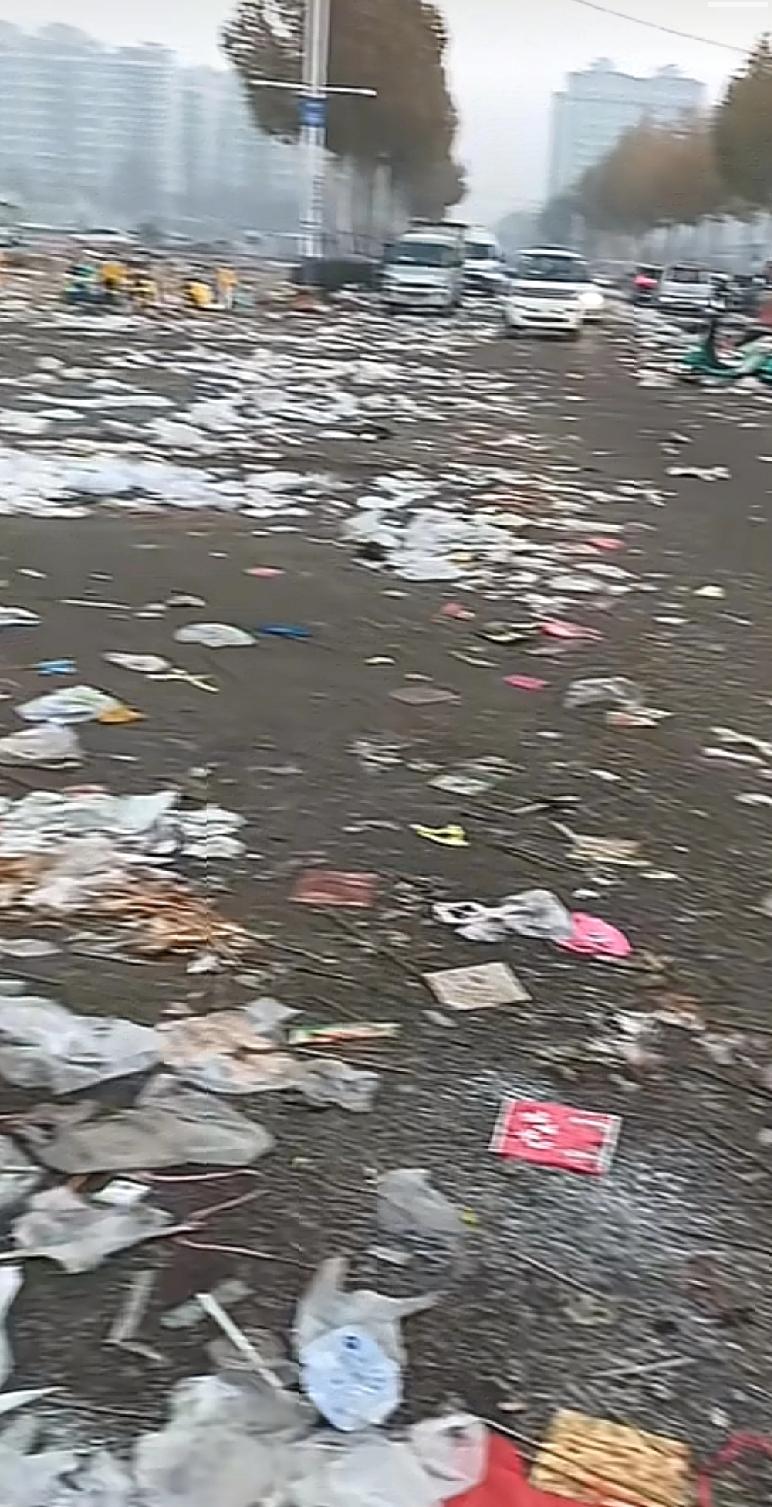 这才几天就成了这个样子山东最近很火爆的曹洼大集引来了很多朋友的喜欢，甚至很多人