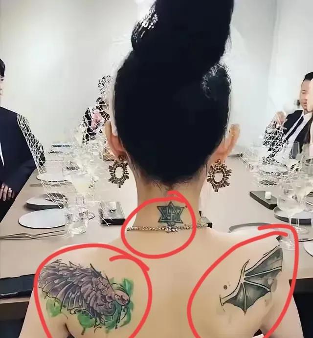 怪不得大小S都有纹身，原来，这都是有家学的。曾经，大S带着S妈和小S去国外参加
