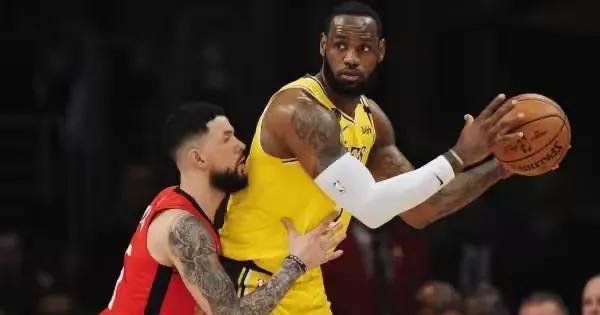 里弗斯的一番话把NBA得分手之争搅热了！他近日在节目里直言，杜兰特、哈登、科比、