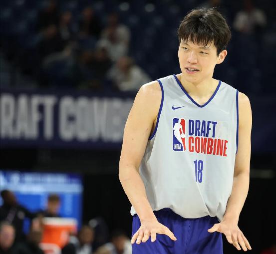 涨得太快了！杨瀚森选秀排名再度上升13位！这名年轻球员的选秀预测令人