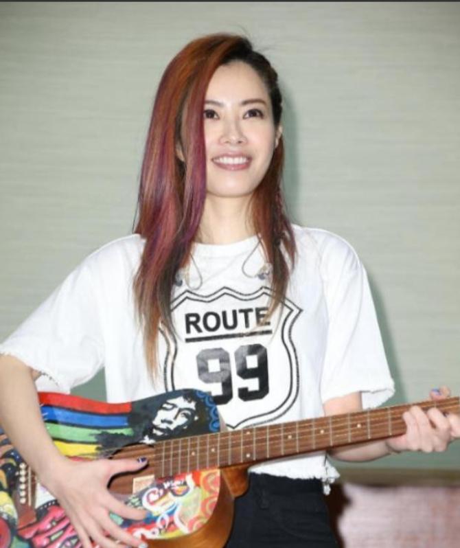 “陪我一晚，圈内资源全给你，保你一辈子荣华富贵。”2009年的深夜，徐怀钰被经纪