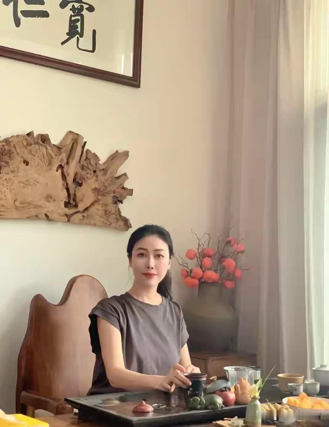 下午和一个朋友聊天，她的消费观让我挺受触动的。她说，省钱最好的方式，不是什么都