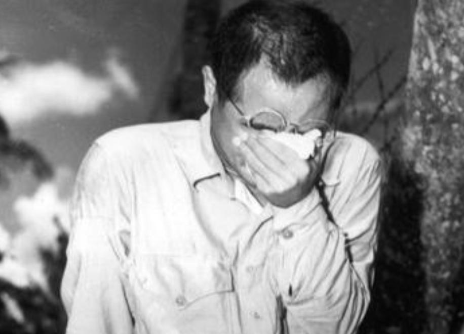 1945年，日军被苏联红军押往寒冷的西伯利亚。后来，活下来的日军战俘哭着回忆道