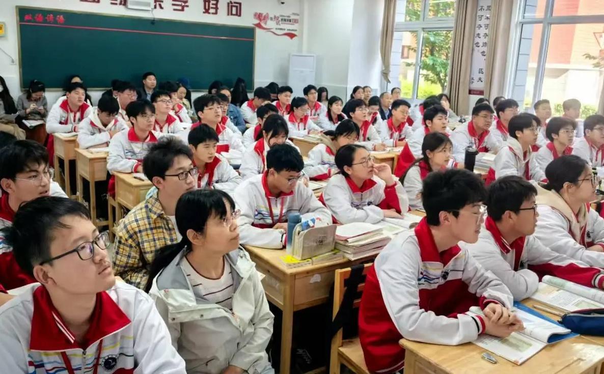 高中阶段，成绩不好的五个原因！若是不改正，高考只能当炮灰。1、英语没有提前学