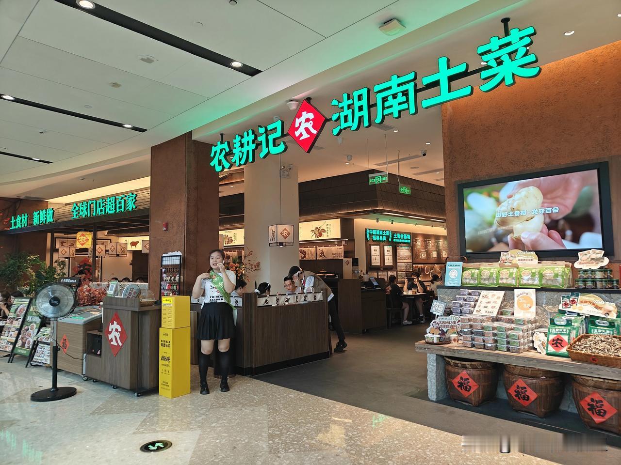 只要是湘菜馆，最少3碗饭。大亚湾家附近，又开了一家湖南菜馆，趁着有活动，有优惠