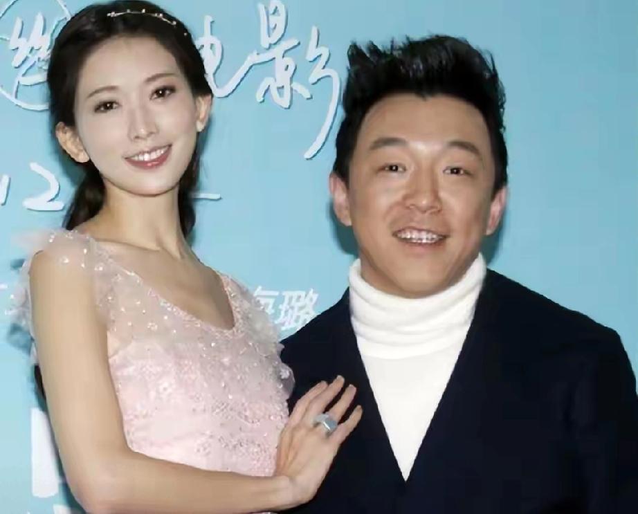 51岁黄渤现状曝光！拒林志玲示爱，相守普通妻子三十余年近日网友偶遇