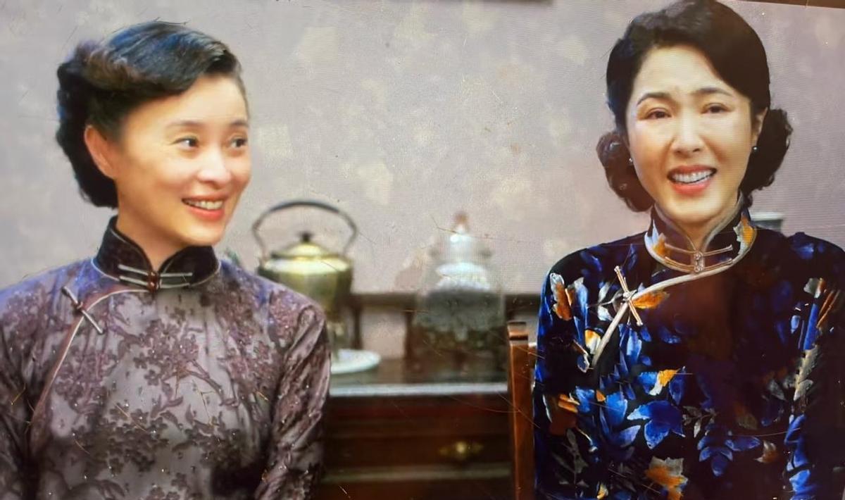 吴越笑起来有纹，曾黎笑起来像假人。一个动，一个僵。一个自然老，一个被机器定格