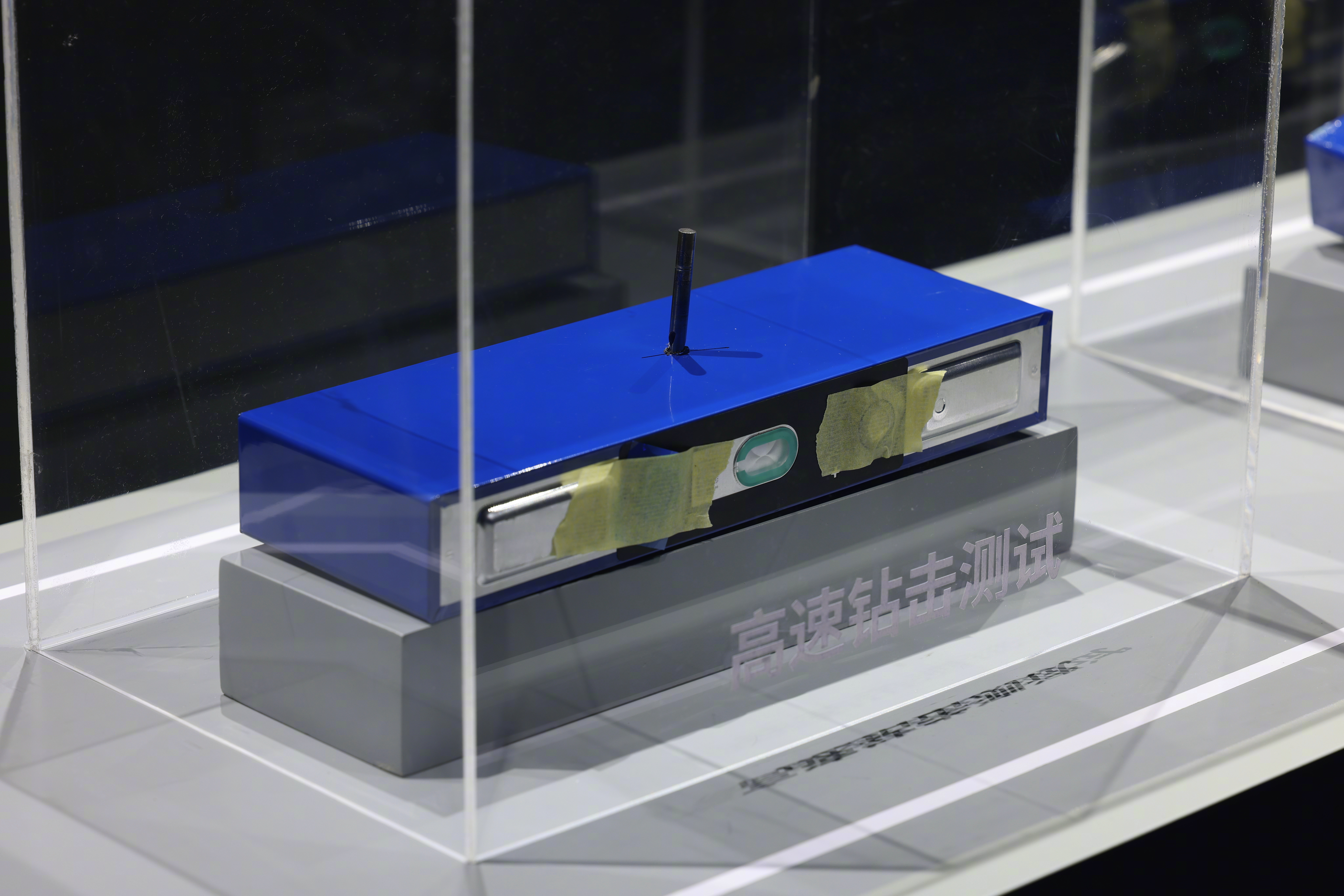 宁德时代的钠新电池亮相了。几个突出特点：1.电芯最高能量密度能做到175Wh/k