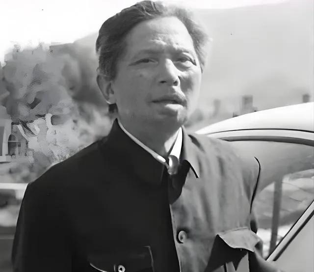 1971年，黑龙江一位退伍老兵去打油，偶然间瞥见了油票印章上的名字，当即大惊失