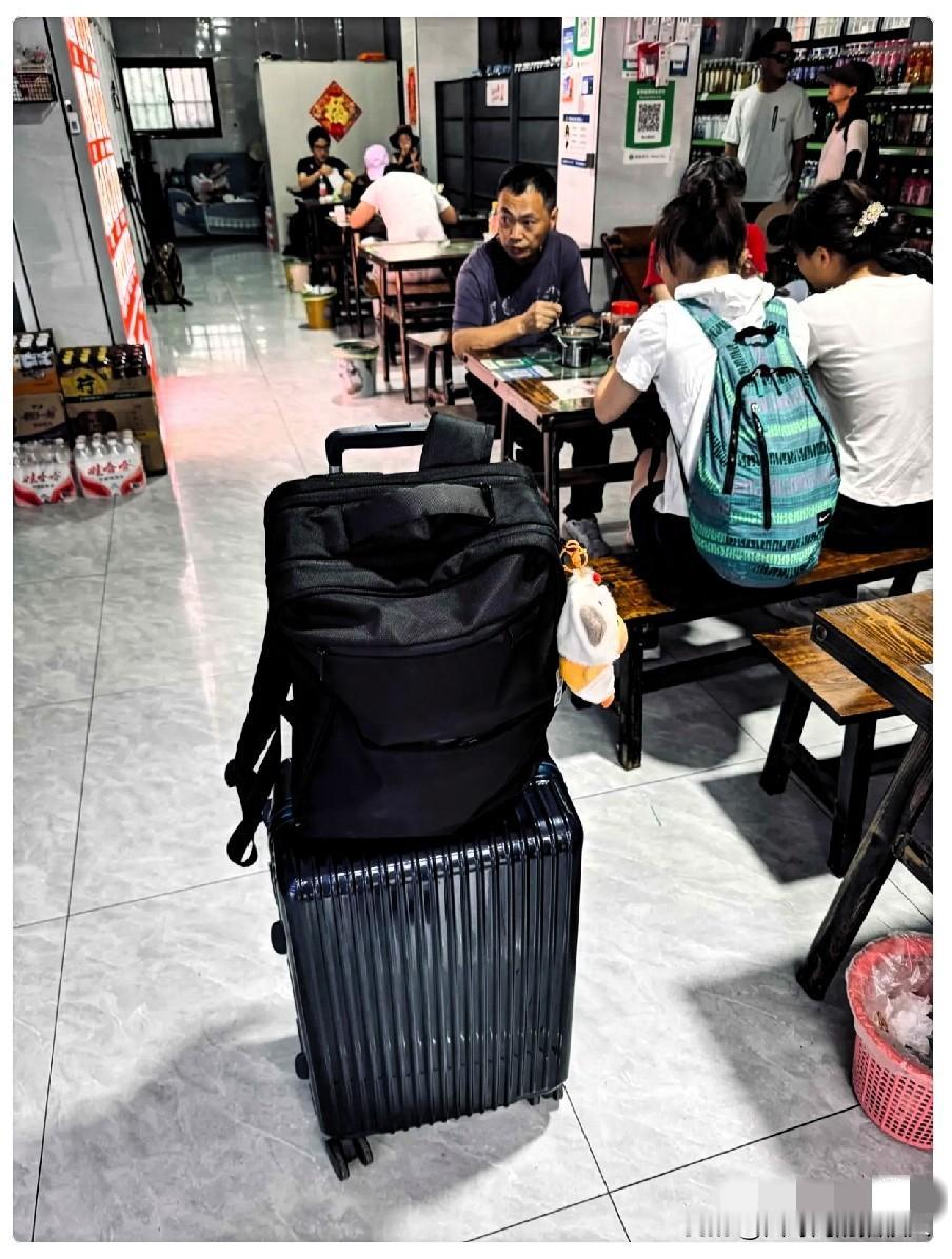 出入境管理条例毫无征兆的，中国大陆刚刚颁布了一个关于出入境管理的行政条例，9月
