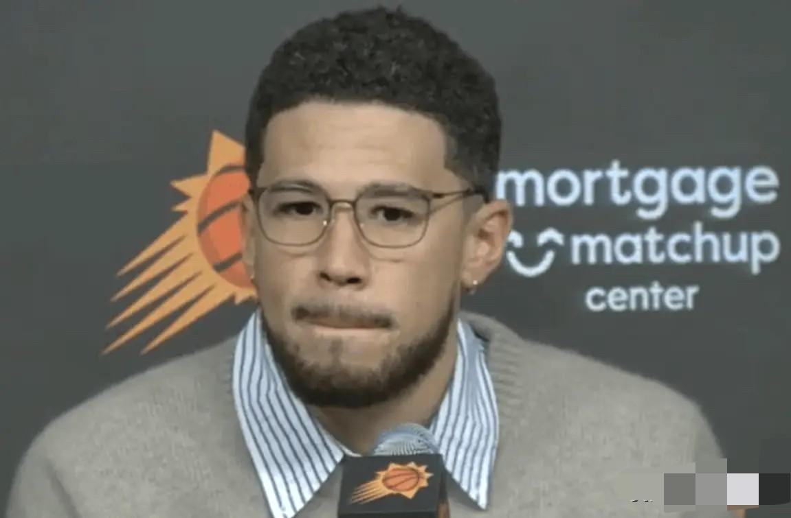 布克这波操作，简直杀人诛心！末节最后8.2秒，杰伦-威廉姆斯上篮得手，比分瞬