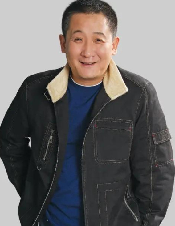 1994年，梁欢在拍《我爱我家》时和已婚的英达暗生情愫、因戏生情，两人的恋情曝光