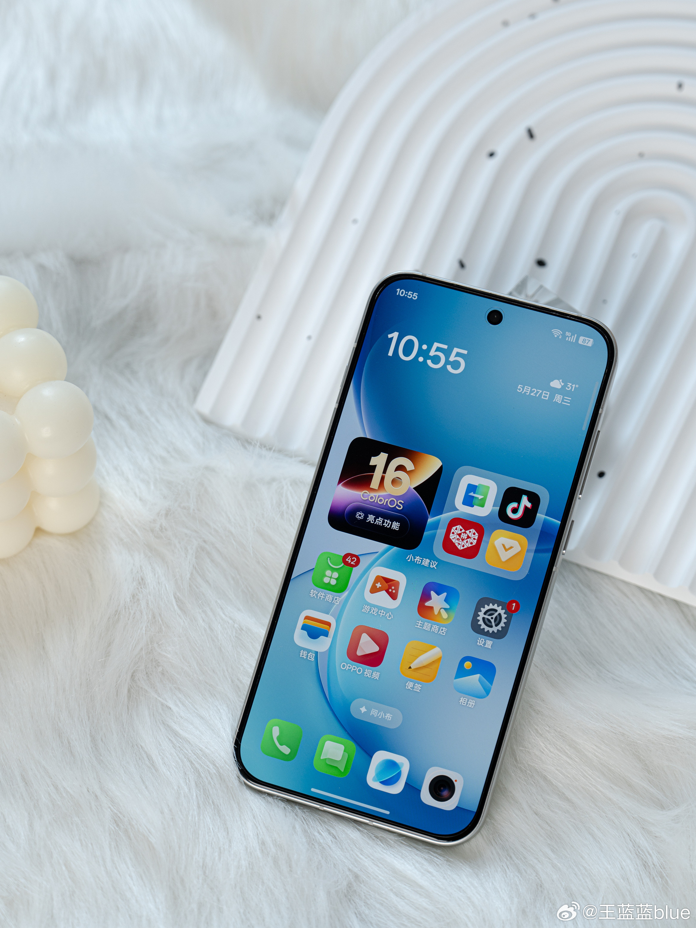 你们看我手里的这台OPPOReno16的怦然星动，真的被它的颜值迷住了！真的