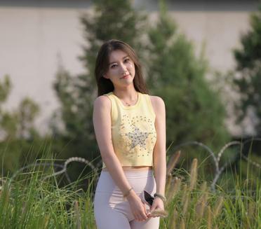 今天出门散步，阳光正好，微风不燥，心情美美哒！????